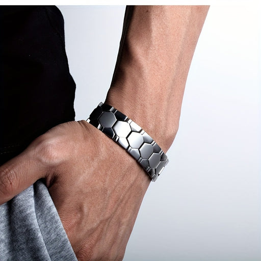 Stylish Stainless Steel Men's Bracelet - Vacuum Electroplated, Waterproof & Sweatproof - Perfect Gift for Family and Friends